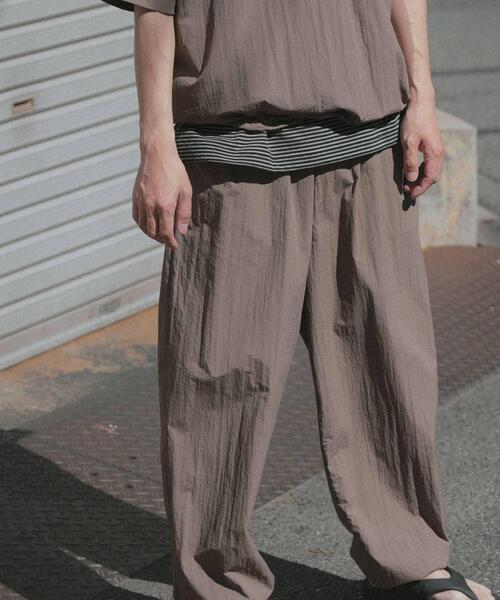 ITEMS URBANRESEARCH(アイテムズ アーバンリサーチ)の「『接触冷感/撥水/イージーケア/UVカット』タスランナイロンイージージョグパンツ(その他パンツ・メンズ・ブラック/ベージュ系その他/チャコールグレー・MEDIUM/LARGE)」の19枚目の写真