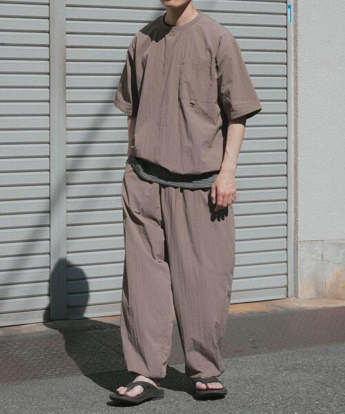 ITEMS URBANRESEARCH(アイテムズ アーバンリサーチ)の「『接触冷感/撥水/イージーケア/UVカット』タスランナイロンイージージョグパンツ(その他パンツ・メンズ・ブラック/ベージュ系その他/チャコールグレー・MEDIUM/LARGE)」の16枚目の写真