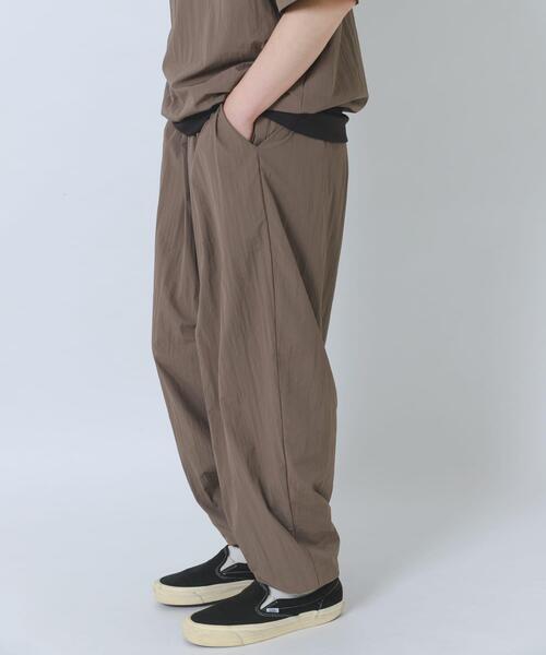 ITEMS URBANRESEARCH(アイテムズ アーバンリサーチ)の「『接触冷感/撥水/イージーケア/UVカット』タスランナイロンイージージョグパンツ(その他パンツ・メンズ・ブラック/ベージュ系その他/チャコールグレー・MEDIUM/LARGE)」の14枚目の写真