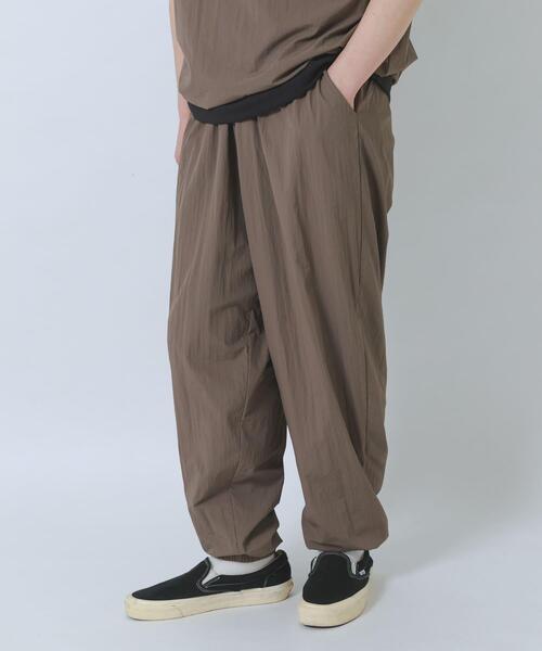 ITEMS URBANRESEARCH(アイテムズ アーバンリサーチ)の「『接触冷感/撥水/イージーケア/UVカット』タスランナイロンイージージョグパンツ(その他パンツ・メンズ・ブラック/ベージュ系その他/チャコールグレー・MEDIUM/LARGE)」の13枚目の写真