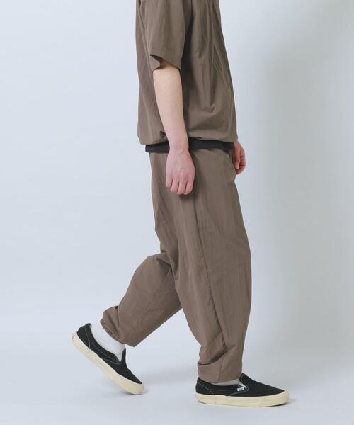 ITEMS URBANRESEARCH(アイテムズ アーバンリサーチ)の「『接触冷感/撥水/イージーケア/UVカット』タスランナイロンイージージョグパンツ(その他パンツ・メンズ・ブラック/ベージュ系その他/チャコールグレー・MEDIUM/LARGE)」の12枚目の写真