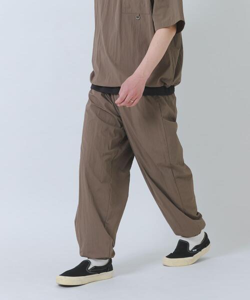 ITEMS URBANRESEARCH(アイテムズ アーバンリサーチ)の「『接触冷感/撥水/イージーケア/UVカット』タスランナイロンイージージョグパンツ(その他パンツ・メンズ・ブラック/ベージュ系その他/チャコールグレー・MEDIUM/LARGE)」の11枚目の写真
