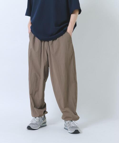 ITEMS URBANRESEARCH(アイテムズ アーバンリサーチ)の「『接触冷感/撥水/イージーケア/UVカット』タスランナイロンイージージョグパンツ(その他パンツ・メンズ・ブラック/ベージュ系その他/チャコールグレー・MEDIUM/LARGE)」の10枚目の写真