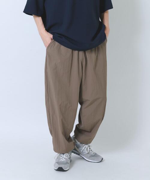 ITEMS URBANRESEARCH(アイテムズ アーバンリサーチ)の「『接触冷感/撥水/イージーケア/UVカット』タスランナイロンイージージョグパンツ(その他パンツ・メンズ・ブラック/ベージュ系その他/チャコールグレー・MEDIUM/LARGE)」の8枚目の写真