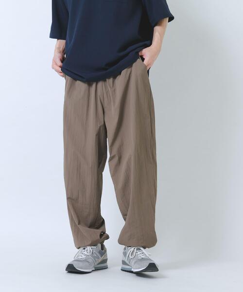 ITEMS URBANRESEARCH(アイテムズ アーバンリサーチ)の「『接触冷感/撥水/イージーケア/UVカット』タスランナイロンイージージョグパンツ(その他パンツ・メンズ・ブラック/ベージュ系その他/チャコールグレー・MEDIUM/LARGE)」の6枚目の写真