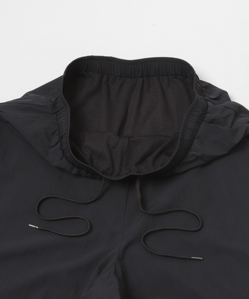 ITEMS URBANRESEARCH（アイテムズ アーバンリサーチ）の「『接触冷感/撥水/イージーケア/UVカット』タスランナイロンイージージョグパンツ（その他パンツ・メンズ・ブラック/ベージュ系その他/チャコールグレー・MEDIUM/LARGE）」の13枚目の写真