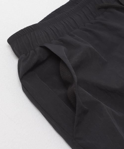 ITEMS URBANRESEARCH（アイテムズ アーバンリサーチ）の「『接触冷感/撥水/イージーケア/UVカット』タスランナイロンイージージョグパンツ（その他パンツ・メンズ・ブラック/ベージュ系その他/チャコールグレー・MEDIUM/LARGE）」の14枚目の写真