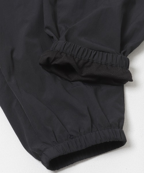 ITEMS URBANRESEARCH（アイテムズ アーバンリサーチ）の「『接触冷感/撥水/イージーケア/UVカット』タスランナイロンイージージョグパンツ（その他パンツ・メンズ・ブラック/ベージュ系その他/チャコールグレー・MEDIUM/LARGE）」の15枚目の写真