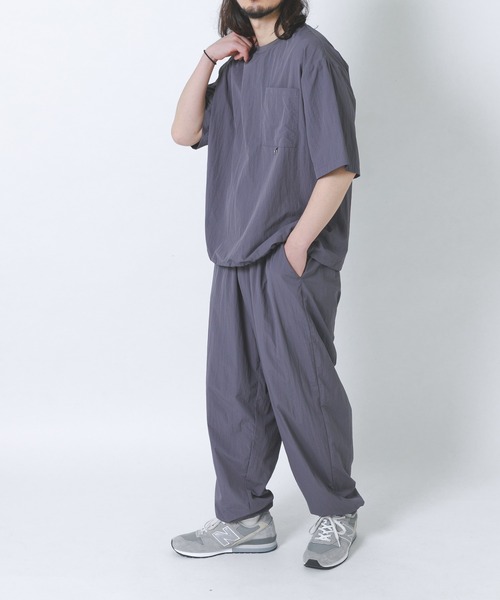 ITEMS URBANRESEARCH（アイテムズ アーバンリサーチ）の「『接触冷感/撥水/イージーケア/UVカット』タスランナイロンイージージョグパンツ（その他パンツ・メンズ・ブラック/ベージュ系その他/チャコールグレー・MEDIUM/LARGE）」の21枚目の写真