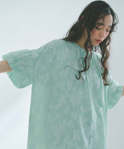 studio CLIP(スタディオクリップ)の「ダブルフロントストライプジャガードブラウス(シャツ/ブラウス・レディース・ブルー/ライトグリーン/ベージュ・FREE)」の4枚目の写真