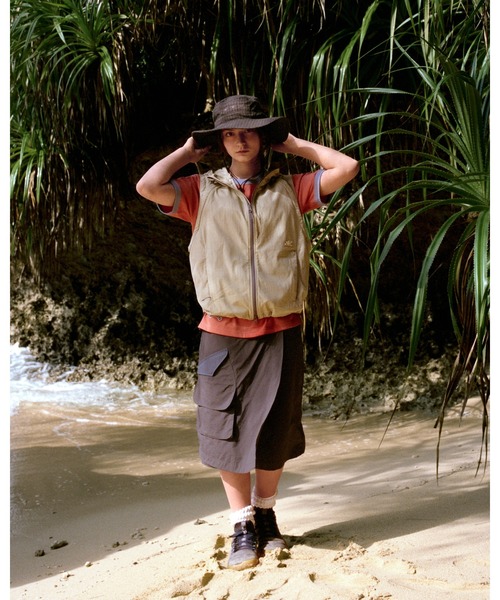 SUNLOVE(サンラブ)の「2Way Hooded Jacket(マウンテンパーカー・レディース・アイボリー/チャコール・L/XL)」の11枚目の写真