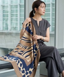 STYLE DELI（スタイルデリ）の「【DELI by】超大判ツイルサテンプリントスクエアストール（ストール/ショール）」