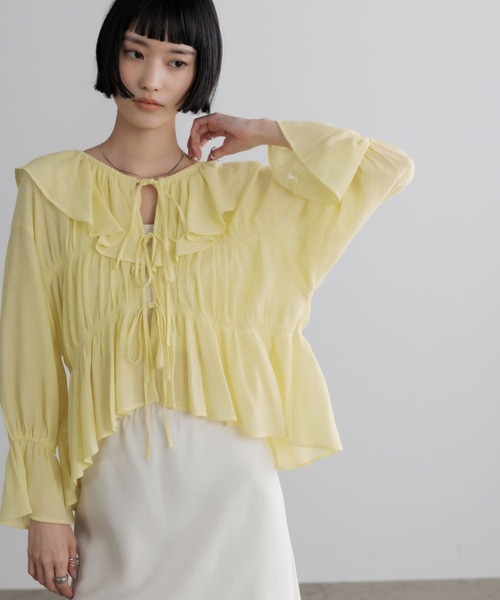 LOWRYS FARM（ローリーズファーム）の「シャーリングフリルブラウス６Ｓ 638501（シャツ/ブラウス・レディース・イエロー/グリーン/グレー/アイボリー・FREE）」の4枚目の写真