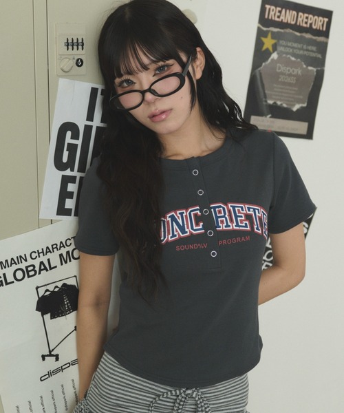 dispark(ディスパーク)の「DISPARK/【26年春夏新作】ヘンリーネックロゴSSトップ(Tシャツ/カットソー・レディース・ブラック/チャコール・FREE)」の8枚目の写真