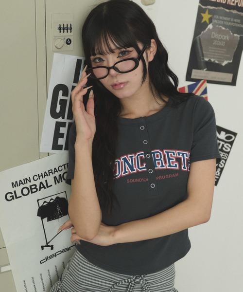 dispark(ディスパーク)の「DISPARK/【26年春夏新作】ヘンリーネックロゴSSトップ(Tシャツ/カットソー・レディース・ブラック/チャコール・FREE)」の9枚目の写真
