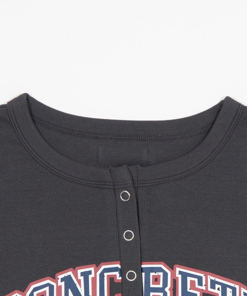 dispark(ディスパーク)の「DISPARK/【26年春夏新作】ヘンリーネックロゴSSトップ(Tシャツ/カットソー・レディース・ブラック/チャコール・FREE)」の14枚目の写真