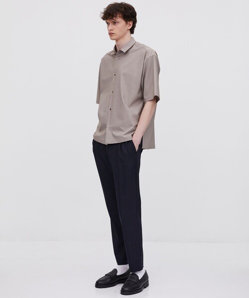 UNITED TOKYO（ユナイテッドトウキョウ）の「CARREMAN DRY LIGHT ショートスリーブシャツ　｜オフィスカジュアル/ビジネス/フォーマル/オケージョン/スーツ/インナー/ウォッシャブル/イージーケア/ストレッチ/防シワ（シャツ/ブラウス・メンズ・ダークネイビー/ダークグレー/グレイッシュベージュ/オフホワイト・3/2/1）」の7枚目の写真