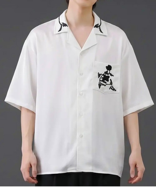 revertical(リバーティカル)の「刺繍デザイン オープンカラー半袖シャツ/ルーズシルエット サテンタッチシャツ(シャツ/ブラウス・メンズ・ホワイト/ブラック・LARGE/MEDIUM)」の1枚目の写真