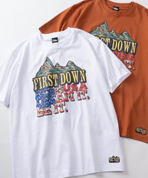 FIRST DOWN(ファーストダウン)の「【76】【FIRST DOWN USA/ファーストダウン USA】グラフィック ロゴプリント クルーネックTシャツ/ワンポイントワッペン/バックプリント(Tシャツ/カットソー・メンズ・カーキ/ホワイト系その他2/ブラック/オレンジ/ホワイト系その他/ホワイト・M/S)」の3枚目の写真
