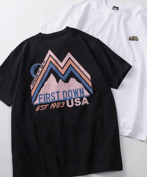 FIRST DOWN(ファーストダウン)の「【76】【FIRST DOWN USA/ファーストダウン USA】グラフィック ロゴプリント クルーネックTシャツ/ワンポイントワッペン/バックプリント(Tシャツ/カットソー・メンズ・カーキ/ホワイト系その他2/ブラック/オレンジ/ホワイト系その他/ホワイト・M/S)」の4枚目の写真