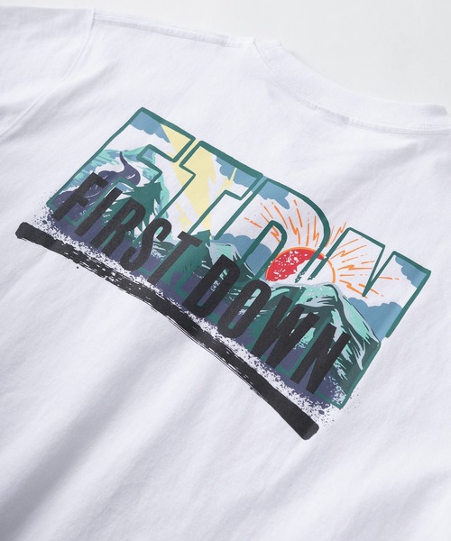 FIRST DOWN(ファーストダウン)の「【76】【FIRST DOWN USA/ファーストダウン USA】グラフィック ロゴプリント クルーネックTシャツ/ワンポイントワッペン/バックプリント(Tシャツ/カットソー・メンズ・カーキ/ホワイト系その他2/ブラック/オレンジ/ホワイト系その他/ホワイト・M/S)」の15枚目の写真