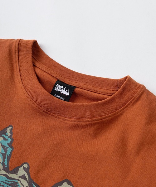 FIRST DOWN(ファーストダウン)の「【76】【FIRST DOWN USA/ファーストダウン USA】グラフィック ロゴプリント クルーネックTシャツ/ワンポイントワッペン/バックプリント(Tシャツ/カットソー・メンズ・カーキ/ホワイト系その他2/ブラック/オレンジ/ホワイト系その他/ホワイト・M/S)」の20枚目の写真