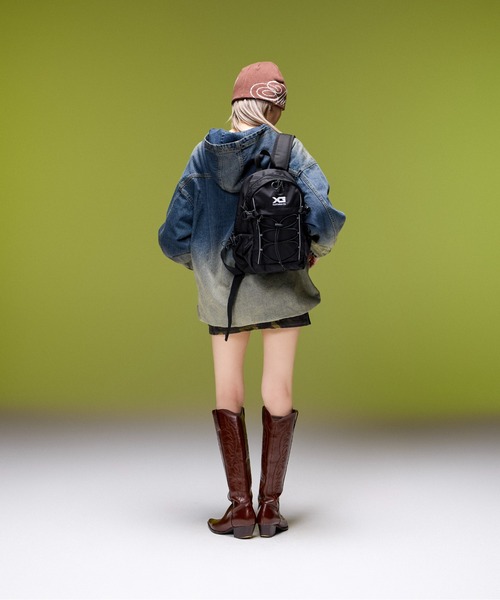 X-girl(エックスガール)の「BUNGEE CORD MINI BACKPACK(バックパック/リュック・レディース・ブラック/オリーブ・ONE SIZE)」の4枚目の写真