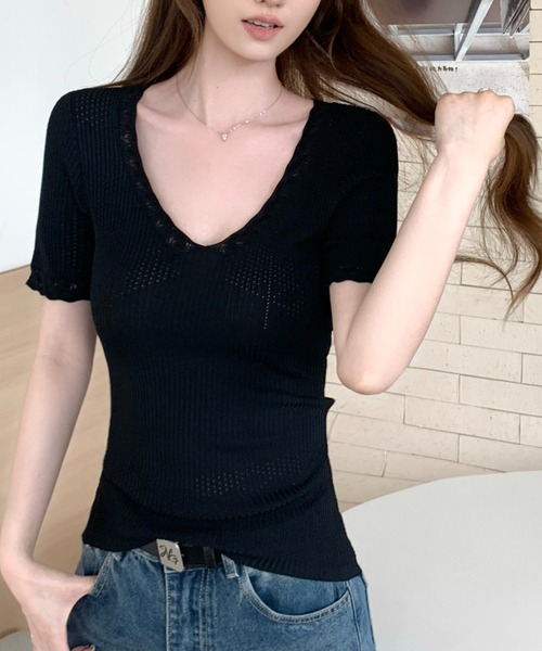 AMAJI(アマジ)の「Vネック 波状編み 半袖ニットトップス(Tシャツ/カットソー・レディース・ブラック/ホワイト・FREE)」の2枚目の写真