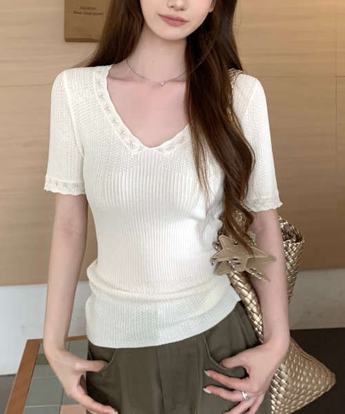 AMAJI(アマジ)の「Vネック 波状編み 半袖ニットトップス(Tシャツ/カットソー・レディース・ブラック/ホワイト・FREE)」の4枚目の写真