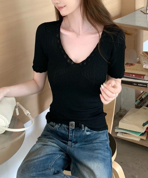 AMAJI(アマジ)の「Vネック 波状編み 半袖ニットトップス(Tシャツ/カットソー・レディース・ブラック/ホワイト・FREE)」の5枚目の写真