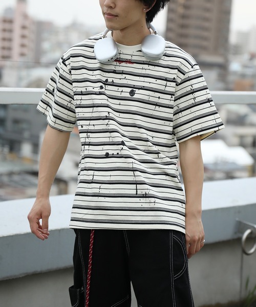 HOOK(フック)の「HOOK ペイントスプラッシュ × ボーダー 半袖 Tシャツ (SS)(Tシャツ/カットソー・メンズ・オフホワイト/ブラック/グリーン・L/M)」の1枚目の写真