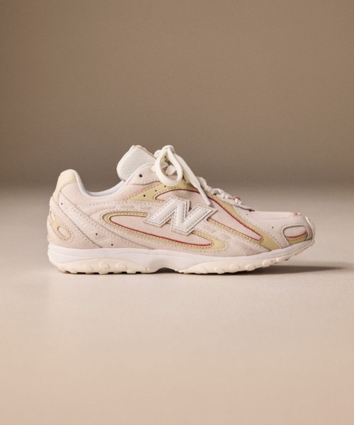 NEW BALANCE(ニューバランス)の「204L(スニーカー・レディース・ライトベージュ・22.5cm/30.0cm/29.0cm/28.5cm/28.0cm/27.5cm/27.0cm/26.5cm/26.0cm/25.5cm/25.0cm/24.5cm/24.0cm/23.5cm/23.0cm)」の1枚目の写真