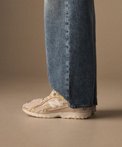 NEW BALANCE(ニューバランス)の「204L(スニーカー・レディース・ライトベージュ・22.5cm/30.0cm/29.0cm/28.5cm/28.0cm/27.5cm/27.0cm/26.5cm/26.0cm/25.5cm/25.0cm/24.5cm/24.0cm/23.5cm/23.0cm)」の7枚目の写真