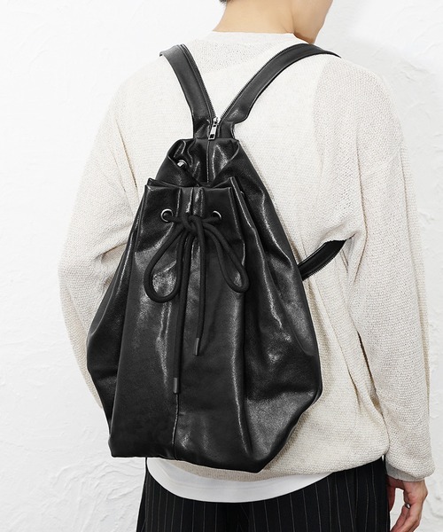 MinoriTY(マイノリティ)の「【MinoriTY】PUレザー2WAYリュック メンズ 春服 夏服 ユニセックス(ボディバッグ/ウエストポーチ・メンズ・ブラック/ベージュ・FREE)」の10枚目の写真