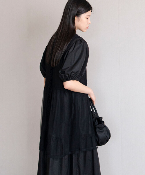 Bshop(ビショップ)の「eunoia|パフスリーブ ティアードワンピース WOMEN(ワンピース・レディース・ブラック・ONE)」の3枚目の写真