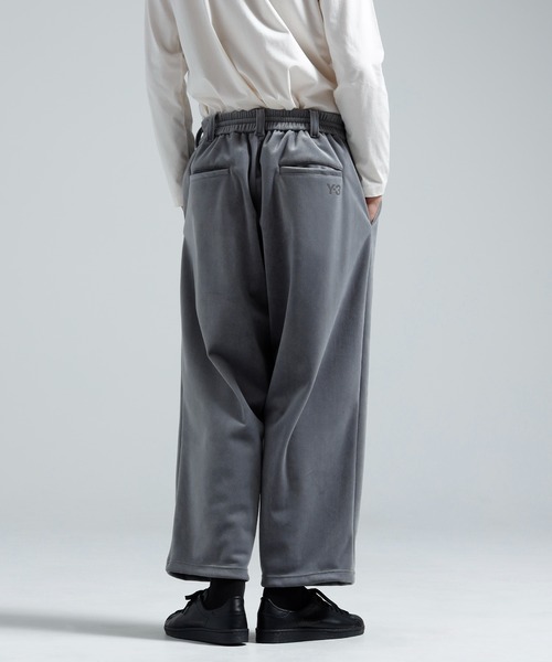 Y-3(ワイスリー)の「Y-3 VELVET CORDUROY TRACK PANTS(その他パンツ・メンズ・グレー・LARGE/MEDIUM/SMALL/X-SMALL)」の3枚目の写真