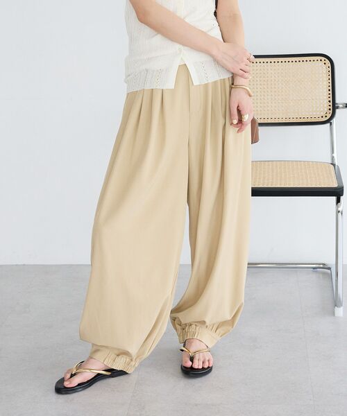 CRAFT STANDARD BOUTIQUE(クラフトスタンダードブティック)の「4タックカーブパンツ(その他パンツ・レディース・ベージュ/グレー・L/M)」の2枚目の写真