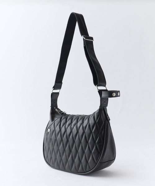 schott(ショット)の「Schott/ショット PADDED BANANA BAG パデッドバナナバッグ ショルダーバッグ 斜めがけバッグ 牛革 本革 レザー ダイヤ キルティング メンズ 2026年 夏 夏服(ショルダーバッグ・メンズ・ブラック・FREE)」の2枚目の写真
