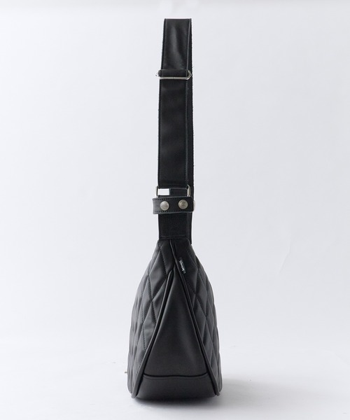 schott(ショット)の「Schott/ショット PADDED BANANA BAG パデッドバナナバッグ ショルダーバッグ 斜めがけバッグ 牛革 本革 レザー ダイヤ キルティング メンズ 2026年 夏 夏服(ショルダーバッグ・メンズ・ブラック・FREE)」の15枚目の写真