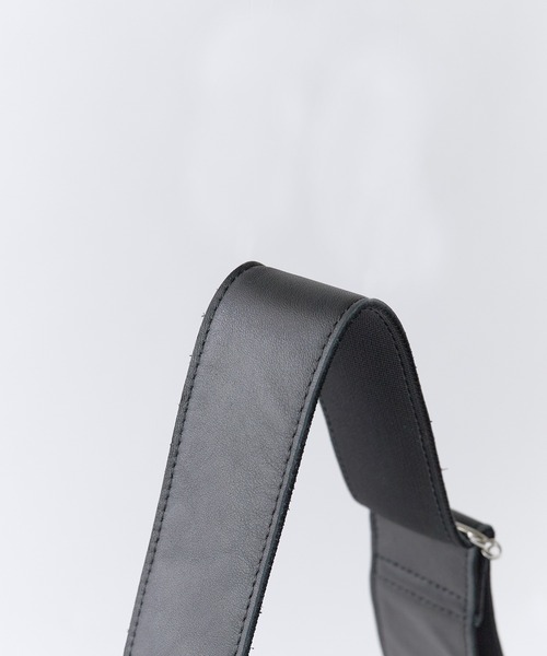 schott(ショット)の「Schott/ショット PADDED BANANA BAG パデッドバナナバッグ ショルダーバッグ 斜めがけバッグ 牛革 本革 レザー ダイヤ キルティング メンズ 2026年 夏 夏服(ショルダーバッグ・メンズ・ブラック・FREE)」の3枚目の写真