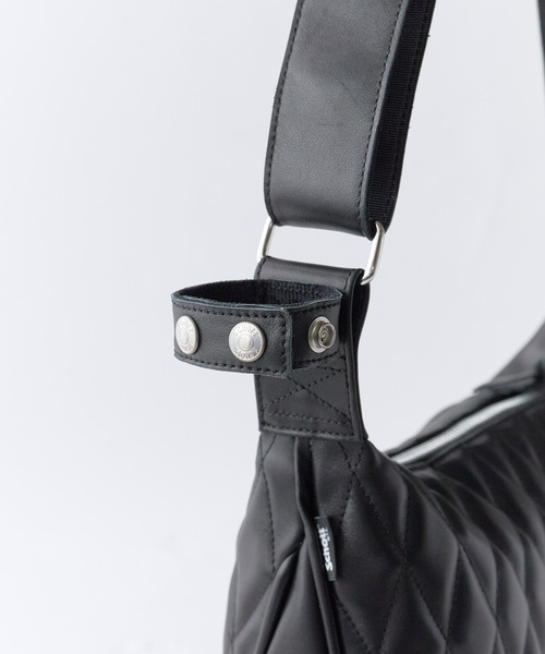 schott(ショット)の「Schott/ショット PADDED BANANA BAG パデッドバナナバッグ ショルダーバッグ 斜めがけバッグ 牛革 本革 レザー ダイヤ キルティング メンズ 2026年 夏 夏服(ショルダーバッグ・メンズ・ブラック・FREE)」の6枚目の写真