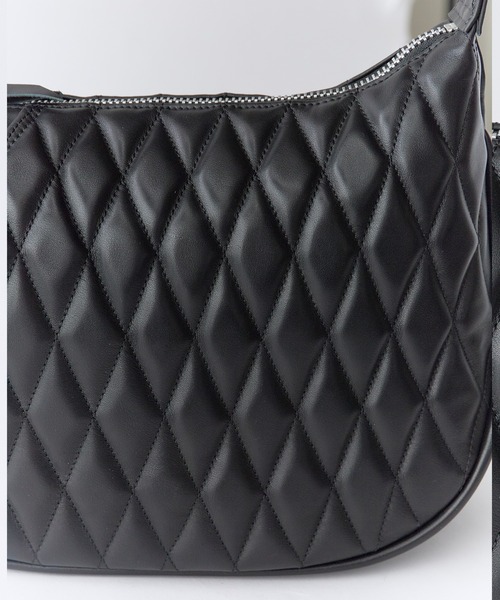 schott(ショット)の「Schott/ショット PADDED BANANA BAG パデッドバナナバッグ ショルダーバッグ 斜めがけバッグ 牛革 本革 レザー ダイヤ キルティング メンズ 2026年 夏 夏服(ショルダーバッグ・メンズ・ブラック・FREE)」の9枚目の写真