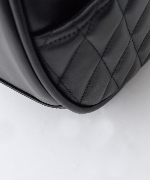 schott(ショット)の「Schott/ショット PADDED BANANA BAG パデッドバナナバッグ ショルダーバッグ 斜めがけバッグ 牛革 本革 レザー ダイヤ キルティング メンズ 2026年 夏 夏服(ショルダーバッグ・メンズ・ブラック・FREE)」の11枚目の写真