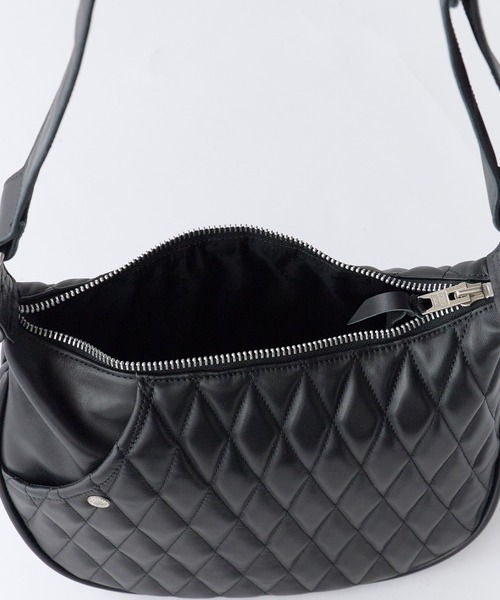 schott(ショット)の「Schott/ショット PADDED BANANA BAG パデッドバナナバッグ ショルダーバッグ 斜めがけバッグ 牛革 本革 レザー ダイヤ キルティング メンズ 2026年 夏 夏服(ショルダーバッグ・メンズ・ブラック・FREE)」の12枚目の写真