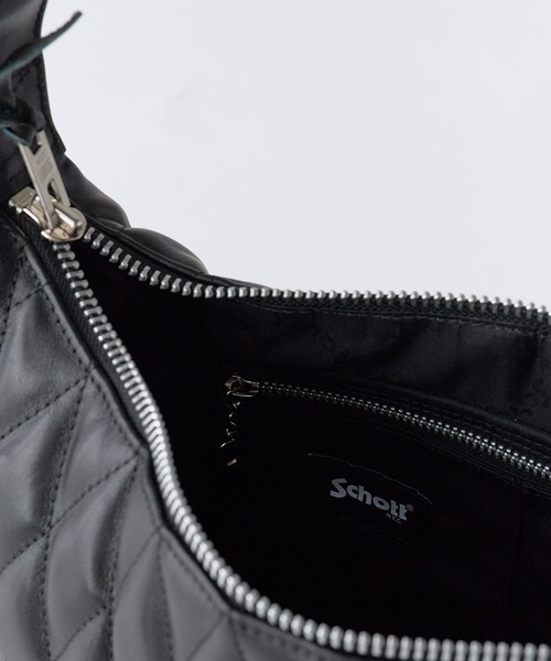 schott(ショット)の「Schott/ショット PADDED BANANA BAG パデッドバナナバッグ ショルダーバッグ 斜めがけバッグ 牛革 本革 レザー ダイヤ キルティング メンズ 2026年 夏 夏服(ショルダーバッグ・メンズ・ブラック・FREE)」の13枚目の写真