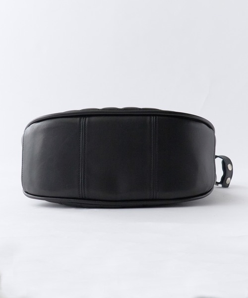schott(ショット)の「Schott/ショット PADDED BANANA BAG パデッドバナナバッグ ショルダーバッグ 斜めがけバッグ 牛革 本革 レザー ダイヤ キルティング メンズ 2026年 夏 夏服(ショルダーバッグ・メンズ・ブラック・FREE)」の17枚目の写真