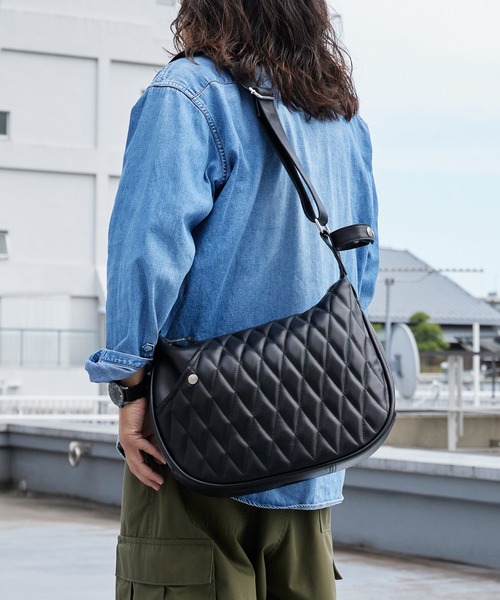 schott(ショット)の「Schott/ショット PADDED BANANA BAG パデッドバナナバッグ ショルダーバッグ 斜めがけバッグ 牛革 本革 レザー ダイヤ キルティング メンズ 2026年 夏 夏服(ショルダーバッグ・メンズ・ブラック・FREE)」の22枚目の写真