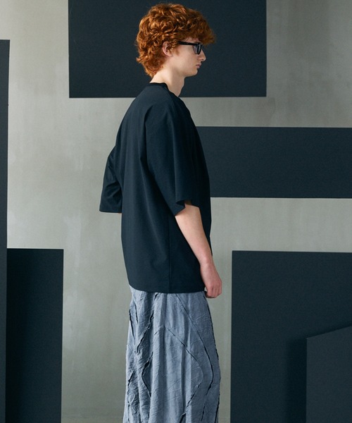 MAISON SPECIAL(メゾンスペシャル)の「《UNISEX》Comfortable Clothes Prime-Over Front-tuck T-shirt/コンフォータブルクローズプライムオーバーフロントタックTシャツ【MAISON SPECIAL/メゾンスペシャル】■セットアップ対応■(Tシャツ/カットソー・メンズ・ブラック/チャコールグレー/バーガンディー・2/1/0)」の7枚目の写真