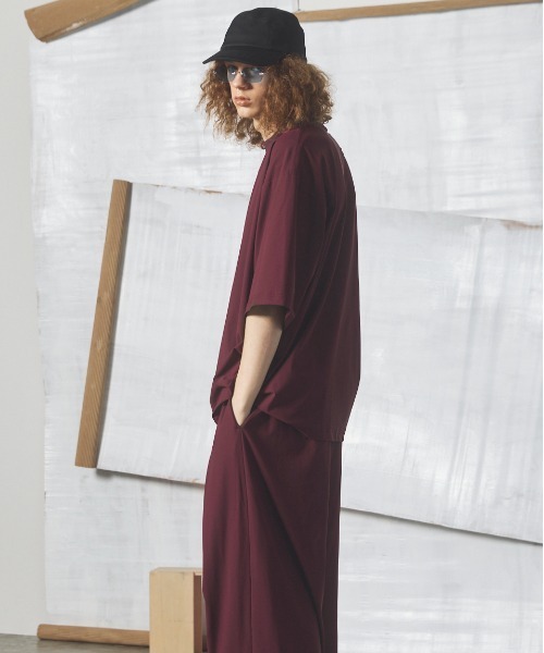 MAISON SPECIAL(メゾンスペシャル)の「《UNISEX》Comfortable Clothes Prime-Over Front-tuck T-shirt/コンフォータブルクローズプライムオーバーフロントタックTシャツ【MAISON SPECIAL/メゾンスペシャル】■セットアップ対応■(Tシャツ/カットソー・メンズ・ブラック/チャコールグレー/バーガンディー・2/1/0)」の15枚目の写真