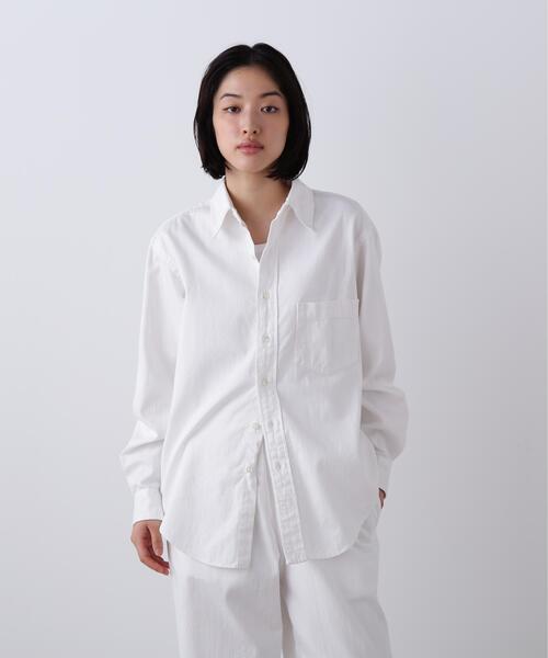 Y(ワイ)の「Y / ORGANIC COTTON LIGHT DENIM SHIRT(シャツ/ブラウス・メンズ・ホワイト/ネイビー・MEDIUM/LARGE/SMALL)」の1枚目の写真
